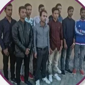 مجموعة من فريق العمل